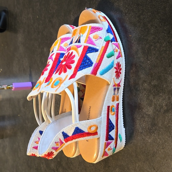 Django & Juliette Sahirah Wedges Size 37R - Picture 3 of 6